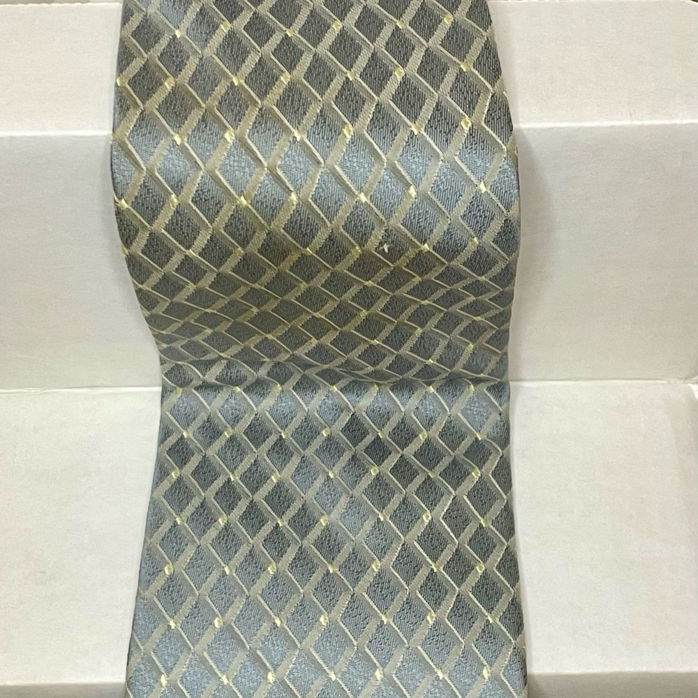 Elegant Polyester Gray and Gold Men's Tie, by Vanderbilt